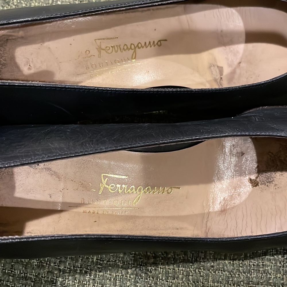 Salvatore Ferragamo Vintagr Black Bow Low Pumps (sz 8) - Picture 10 of 11